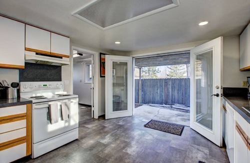 Depot Bench House | Little Blue Bungalow Pet Friendly Fenced Yard & Dog Door Near Downtown, BSU & Airport
