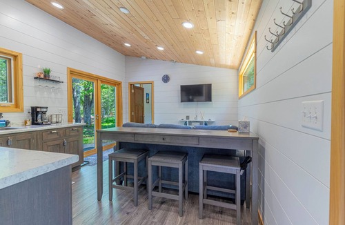 Cornucopia Cabin | Little Blue: Secluded Tiny Home w/walking path to Lake Superior