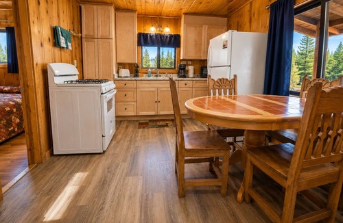 Red River Cabin | Located against the mountains facing the river