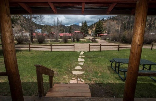 Red River Cabin | Located against the mountains facing the river