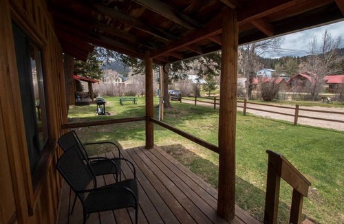 Red River Cabin | Located against the mountains facing the river