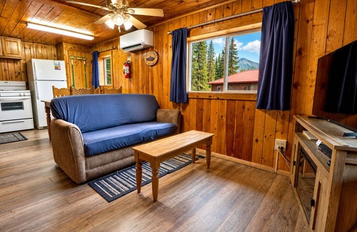 Red River Cabin | Located on our Private Fishing Pond with Mountain View