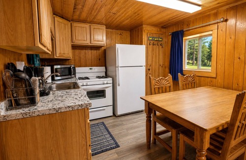 Red River Cabin | Located on our Private Fishing Pond with Mountain View