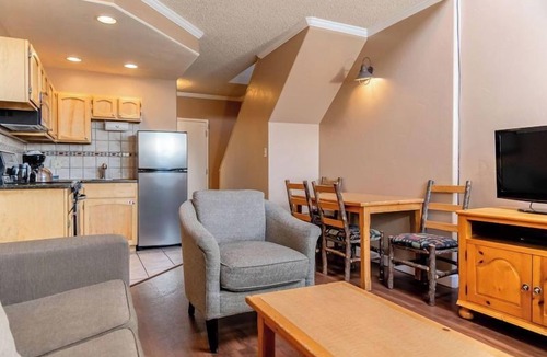 Steamboat Springs Hotel | Loft Retreat w/Hot Tub & Parking Near Gondola Square Slopes