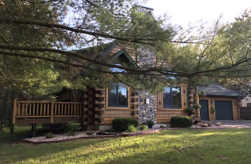 Necedah House | Log home with a modern touch