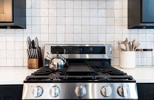 Benton Park West House | Lou Luxe- Speakeasy, EPIC Arcade, Hottub & FirePit