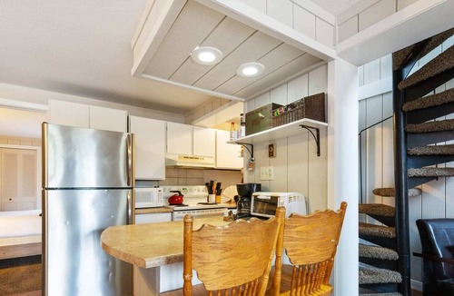 Dunkin Hill House | Lovely 2BR w/ Mt. Baldy Views, Near Town & Slopes!