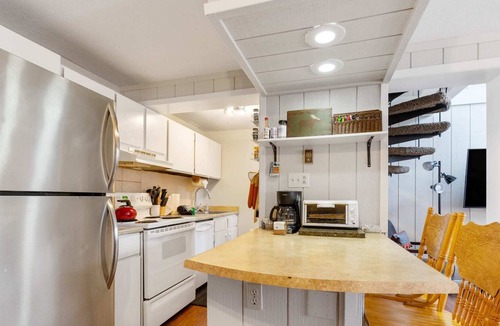 Dunkin Hill House | Lovely 2BR w/ Mt. Baldy Views, Near Town & Slopes!