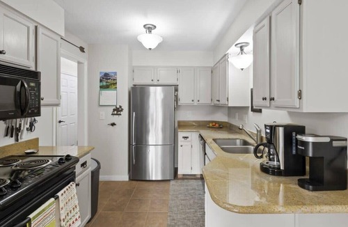 Cottonwood Heights House | Lovely 4 BDR Home w/Private Hot Tub; Near Trails!