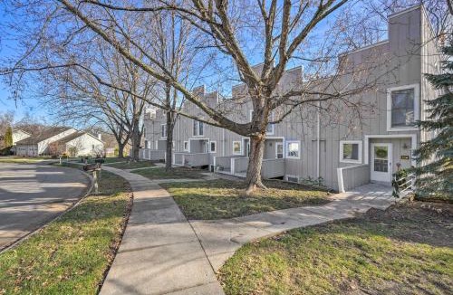 Iowa City House | Lovely Iowa City Townhome ~ 3 Mi to Dtwn!