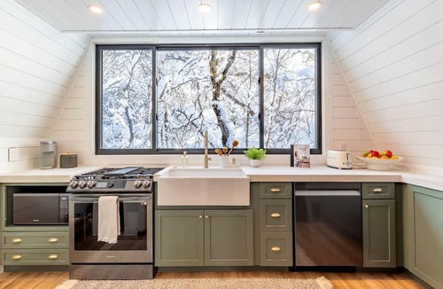 Sundance Cabin | Lovely Secluded A-frame with Hot-tub in Sundance, Utah