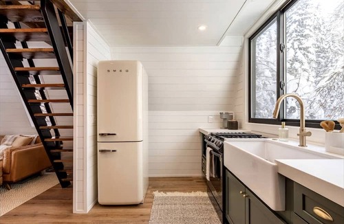 Sundance Cabin | Lovely Secluded A-frame with Hot-tub in Sundance, Utah
