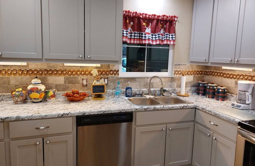 El Reno House | Lovely Themed house - 5 Minutes from the Lake and Golf Course!