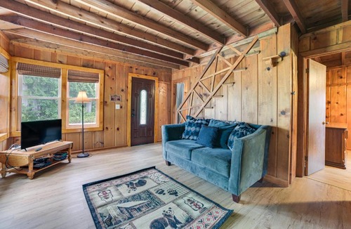Lupton House | Lupton Cabin w/Fire Pit: Walk to George Lake!