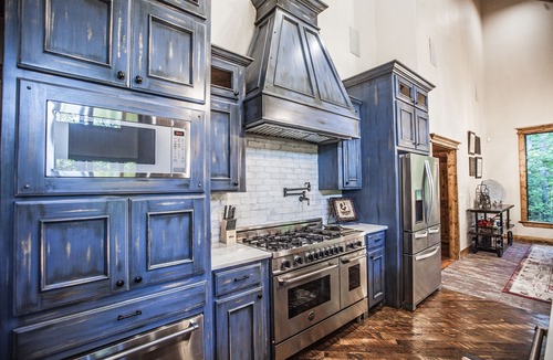 Broken Bow Cabin | Lusa Nita Retreat – Luxe Lodge w/Hot Tub, Sauna & Stunning Outdoor Living!