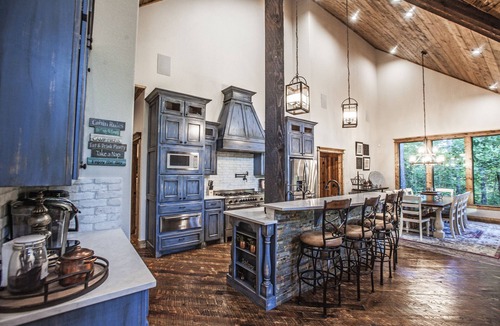 Broken Bow Cabin | Lusa Nita Retreat – Luxe Lodge w/Hot Tub, Sauna & Stunning Outdoor Living!