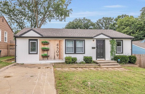 Kansas City House | Lux on a Budget! 20 min to World Cup-Near Nascar/Legends/AmericanRoyal King Bed!