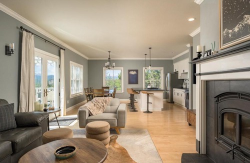 Black Hawk House | Luxe 4BR Mtn Retreat-Stunning Views-Ski Hike
