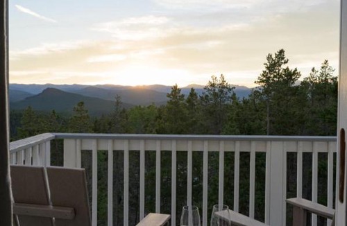 Black Hawk House | Luxe 4BR Mtn Retreat-Stunning Views-Ski Hike