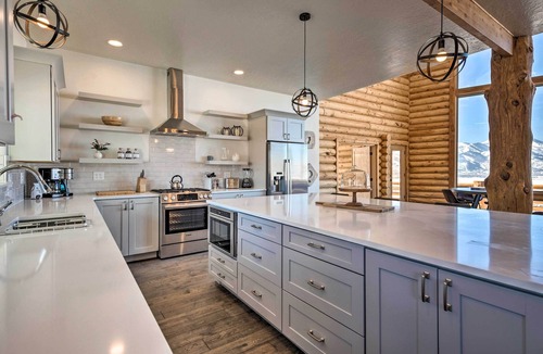 Highland Estates Cabin | Luxe Mountain Cabin w/Spa, 6 Mi to Park City!