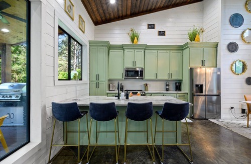 Pickens Ski Chalet | LUXE Privacy at Gorgeous Broken Bow Cabin Home