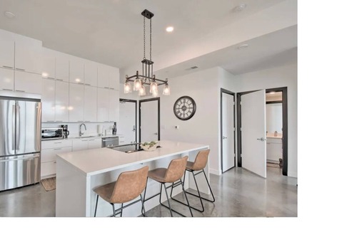 Mann Condo | Luxurious Condo in Heart of Downtown Iowa City