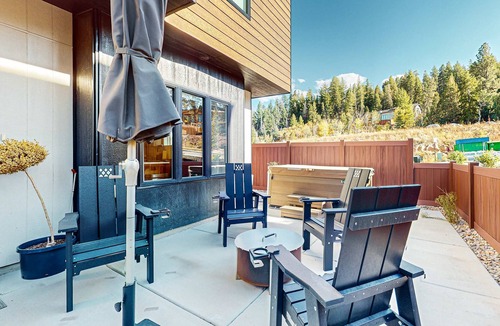 Summit Park House | Luxurious, dog-friendly home with private hot tub, W&D, AC, WiFi, near slopes