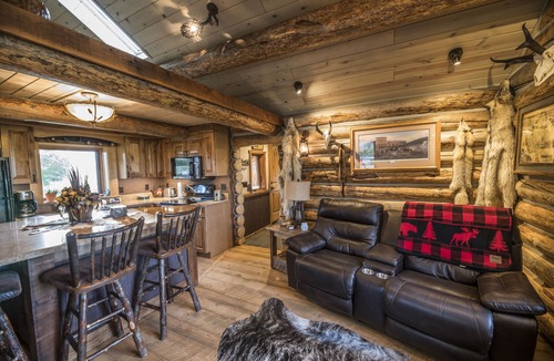 Bozeman Cabin | Luxurious Log Cabin - Wildlife Pond - Adjoining Cabin with Kitchenette Available