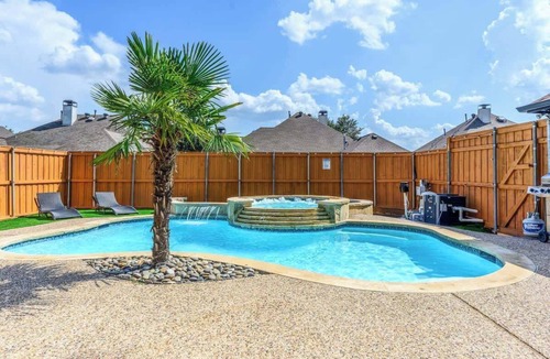 Richardson Villa | Luxurious | Pool Oasis | PS5 | 5BR 4 BA | Aquarium