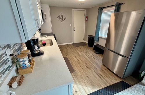 Kansas City House | Luxury 2-bedroom house-best KC location 2 bd.1bth Kng &Qn Bd. Sleeps 6 adults.