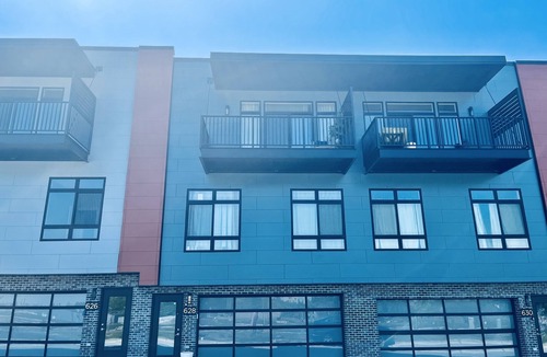 Dundee-Happy Hollow Historic District Condo | Luxury 3BR Condo 5min from downtown great location for college world series