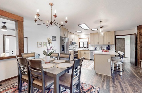 Northeast Heights House | Luxury adobe 3 bdrm! Mtn views, trails, easy access