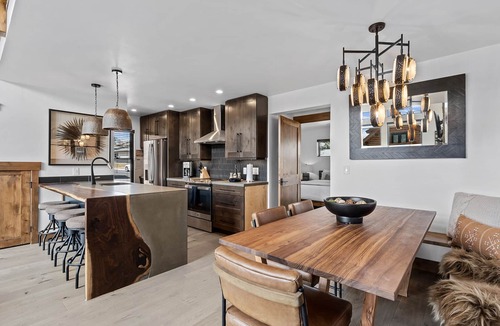 Estes Park Cabin | Luxury Cabin! Fireplace and Jacuzzi!