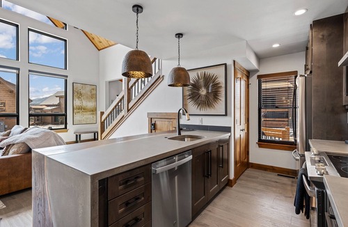 Estes Park Cabin | Luxury Cabin! Fireplace and Jacuzzi!