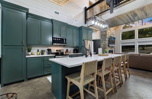 Pickens Cabin | Luxury cabin with Barrel Sauna, Pet- Friendly