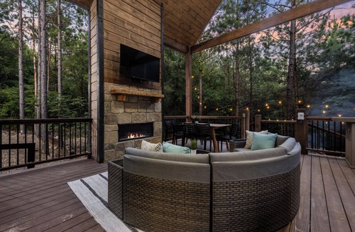 Pickens Cabin | Luxury cabin with Barrel Sauna, Pet- Friendly