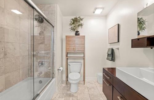 West Loop Apartment | Luxury Fulton Market Condo - Prime Location