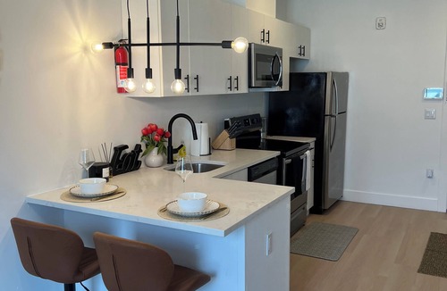 Elizabeth Apartment | Luxury Queen Studio- Minutes To NYC, EWR & MetLife