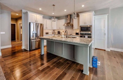 Jefferson House | Luxury Retreat- Modern 5BR Ranch in Bennington