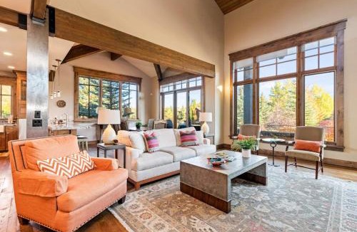 Park Meadows House | Luxury townhome on the golf course with 3 fireplaces gas grill & great view