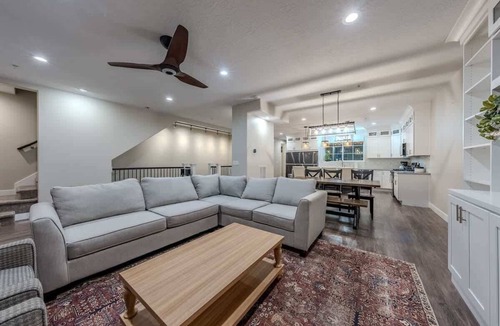 Pleasant Grove Condo | Luxury Townhome | Pet-Friendly | Game Room | Waffl