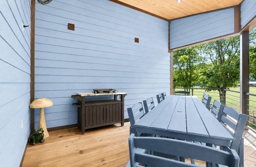 Mountain View House | Luxury Treehouse on 470 Acre Adventure on Two Rivers