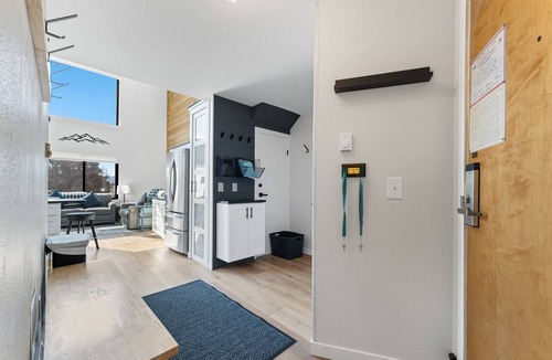 Lakeside Village Condo | M1430-1