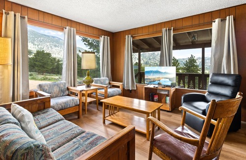 Estes Park Cabin | Machin's Cottage #17 3 Bedroom Cabin on edge of RMNP Pet Friendly