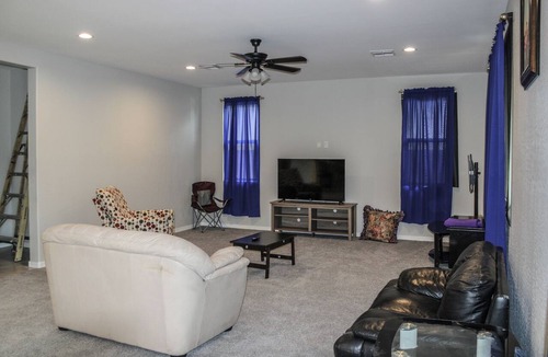 Maryvale House | Mackenzie - Private BR w-Shared Bathroom