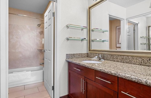 Appleton Hotel | MainStay Suites Appleton Airport - Fox River Mall Area