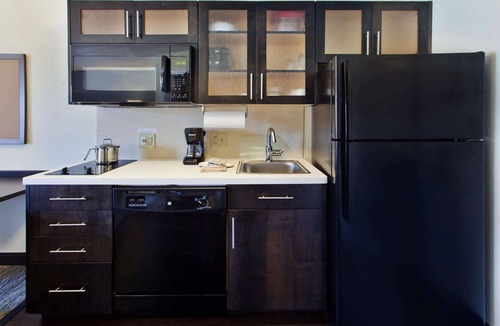 Greenwich Hotel | MainStay Suites Wichita Northeast