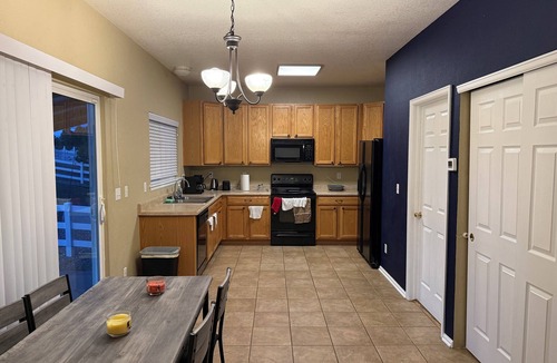 Aurora House | Marvelous 4-bedroom house with AC in vibrant Aurora