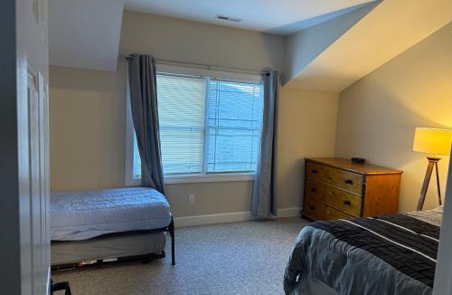 Hunter House | Massive LUX 3BR Ski ON/OFF Condo on MTN.Sleeps 12!