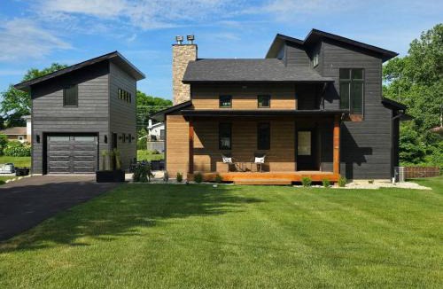 McHenry House | McHenry Riverside Retreat Comfort